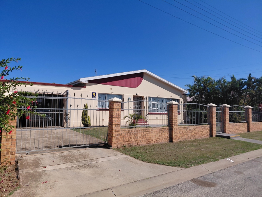 4 Bedroom Property for Sale in Bothasrus Eastern Cape